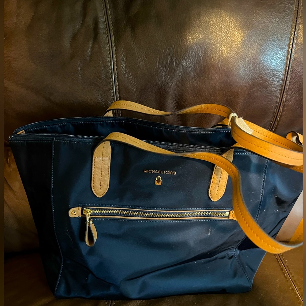 NWT MICHAEL KORS NYLON LARGE TOTE “Kelsey”